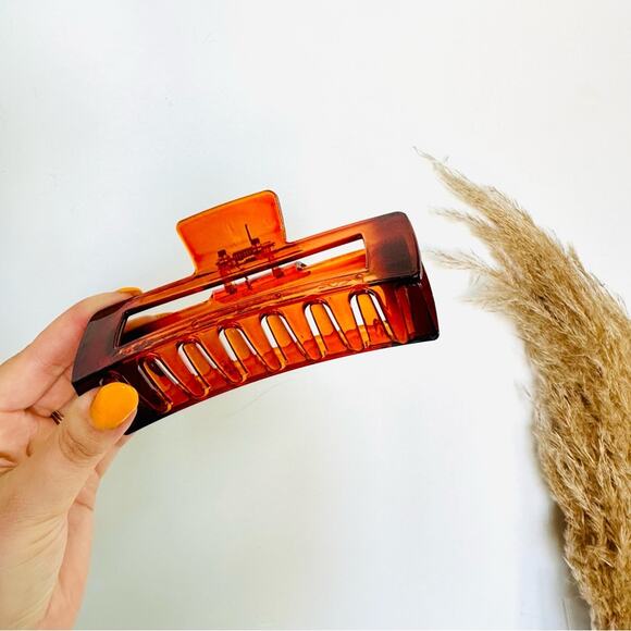 NEW ANTHROPOLOGIE Red Jumbo XL Rectangular Open Clear Plastic Hair Claw Clip - Picture 1 of 7